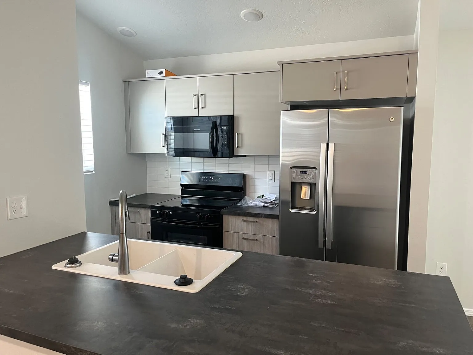 3 bed, 2.0 bath, 1120 sqft, $2,095 — Photo 2