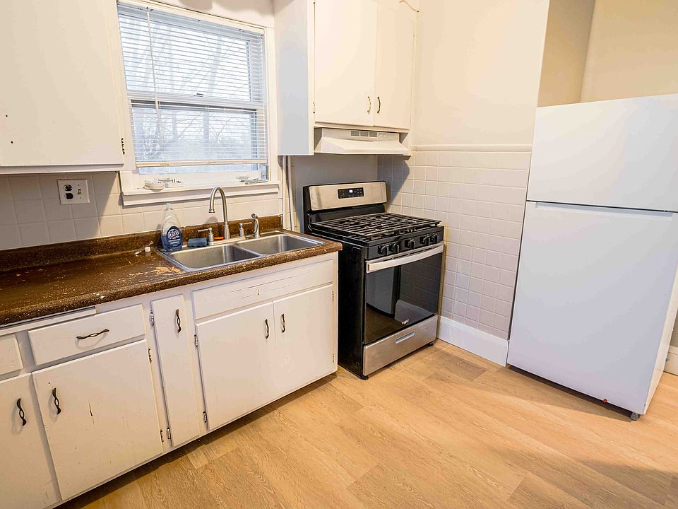 1st image of 2901-2903 James Ave N Unit 1