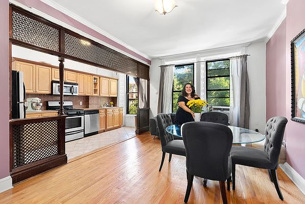 1st image of 274 Jefferson Ave #3