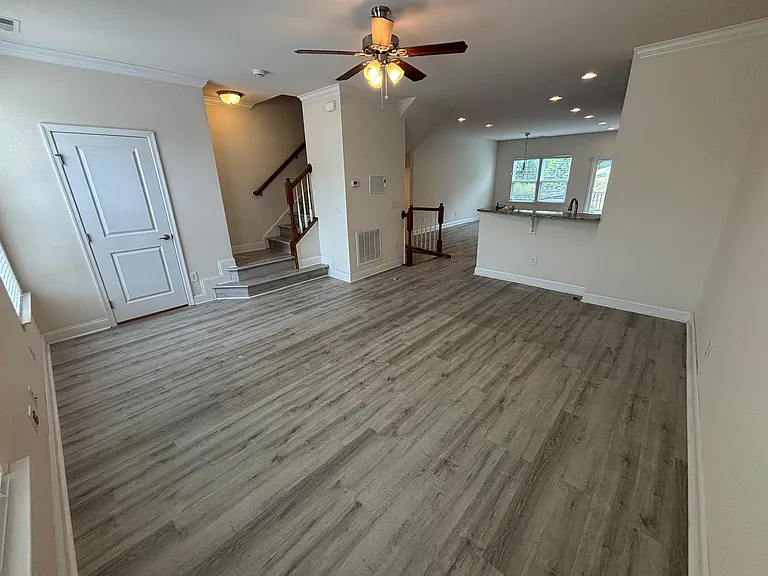 721 Suffield Way — Photo 17