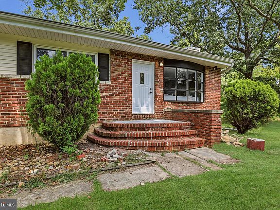 4th image of 622 Edwards Ave