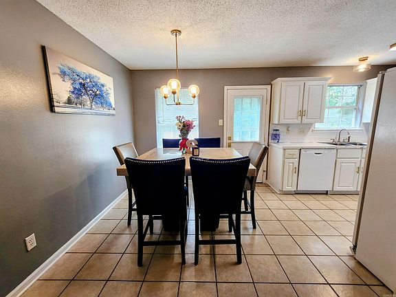5th image of 61 Cinnamon Dr