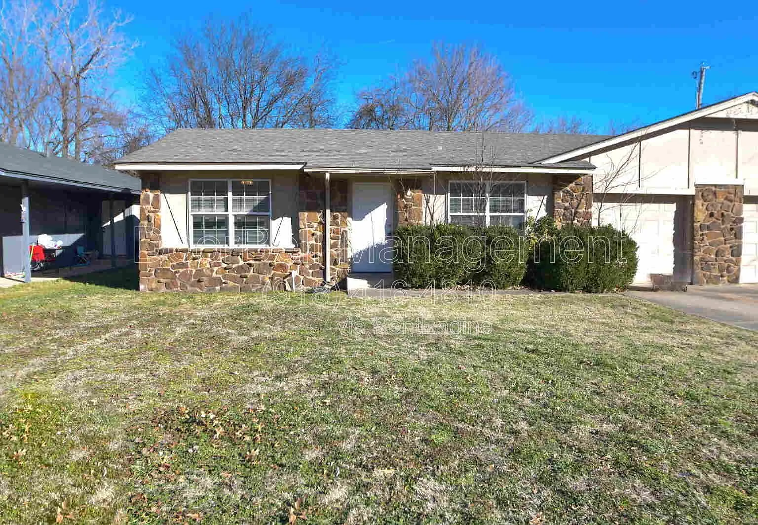 2 bed, 1.0 bath, 902 sqft, $995 — Photo 1