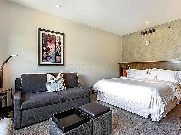 Studio, 450 sqft, $3,900 — Photo 2
