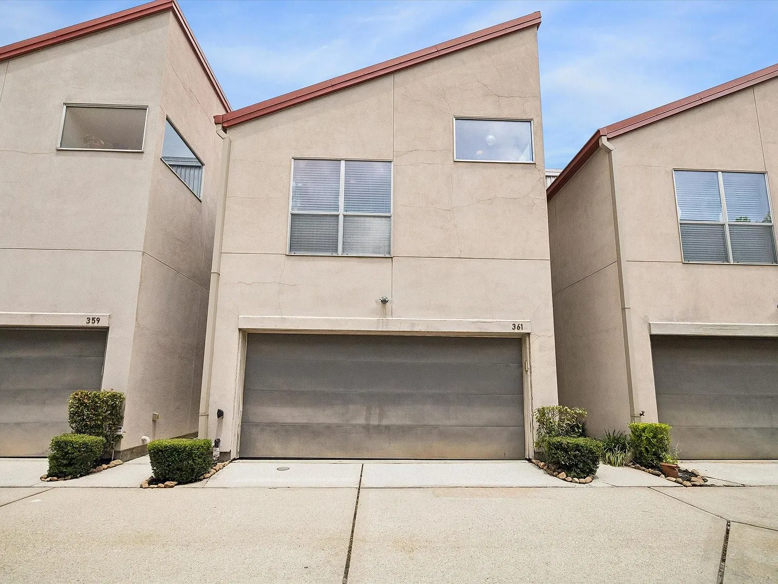 3 bed, 2.0 bath, 1517 sqft, $2,400 — Photo 1