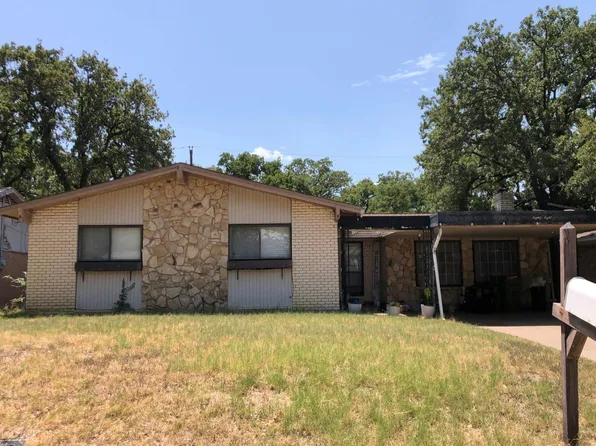 88 Stonegate Dr, Bedford, TX 76022