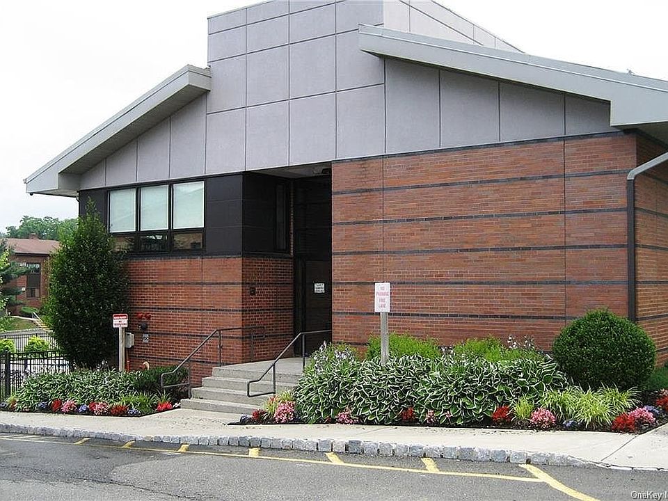 1st image of 5 Brevoort Dr