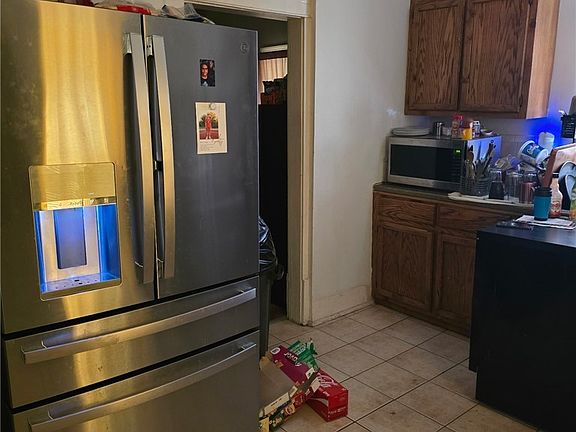 4th image of 212 E Miller Ave