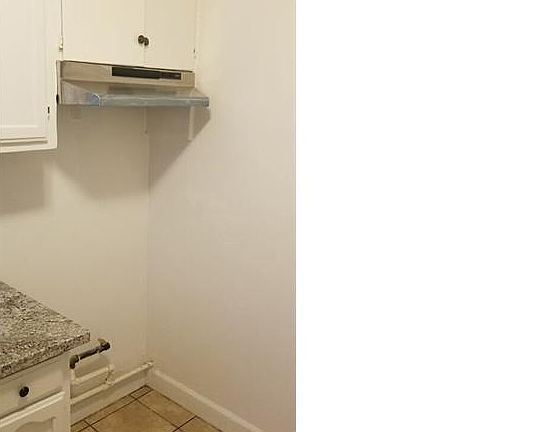 5th image of 701 W 92nd St