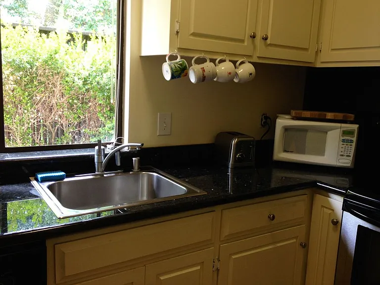 917 Hough Ave #9 — Photo 6