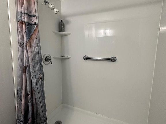 4th image of 1116 Grove AVENUE #1118