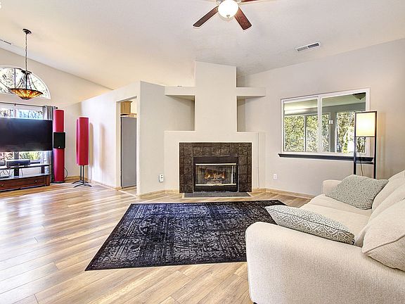 3rd image of 10517 NE 45th Ave