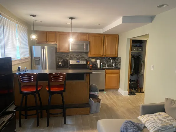 Varsity Management, 1015 Vaughn St APT 1, Ann Arbor, MI 48104