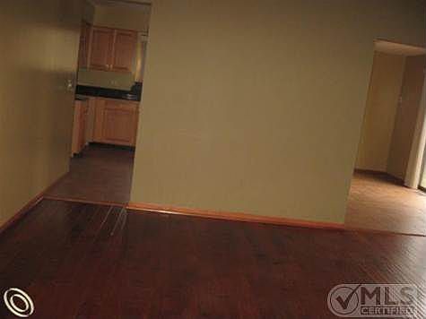 LVINGROOM VIEW 1[1].JPG