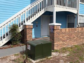 2717 N Poinciana Blvd