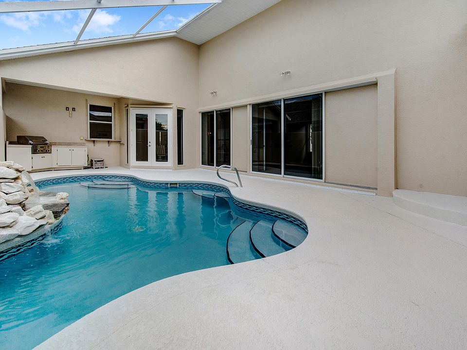 1st image of 855 Villa Dr