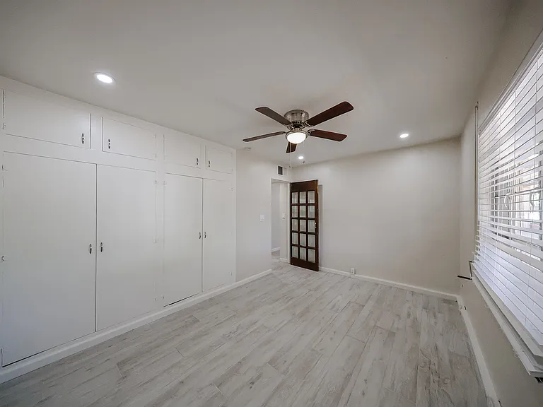 1053 E Weldon Ave — Photo 24
