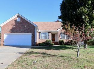 210 Briarwood Dr, Mebane, NC 27302