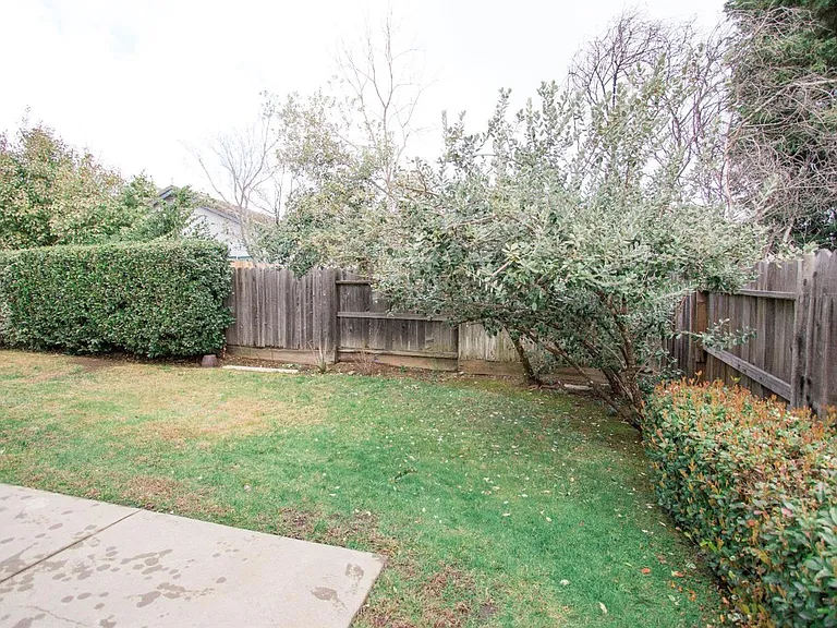 2258 Clapton Way — Photo 21