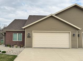306 Prairie Bluff Dr, Sergeant Bluff, IA 51054