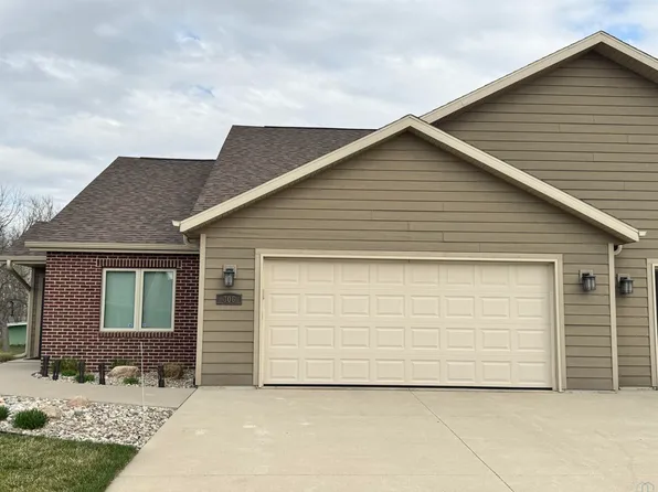 306 Prairie Bluff Dr, Sergeant Bluff, IA 51054