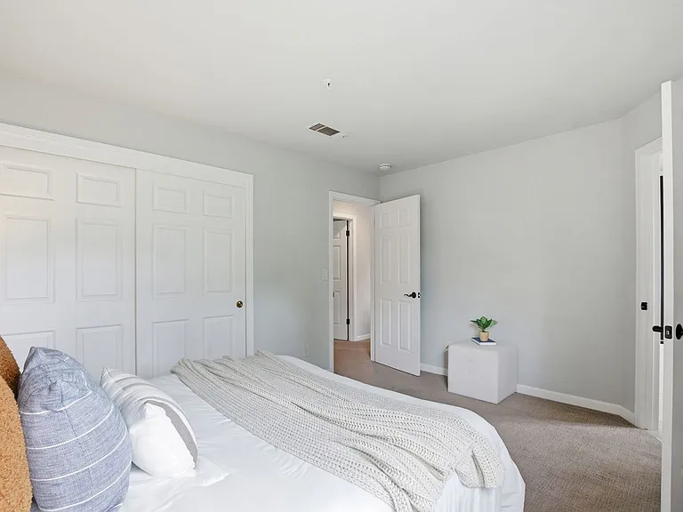62 Avalon Ct — Photo 23