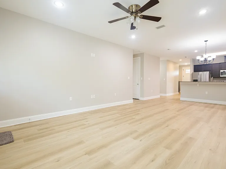557 Valparaiso Pkwy — Photo 11