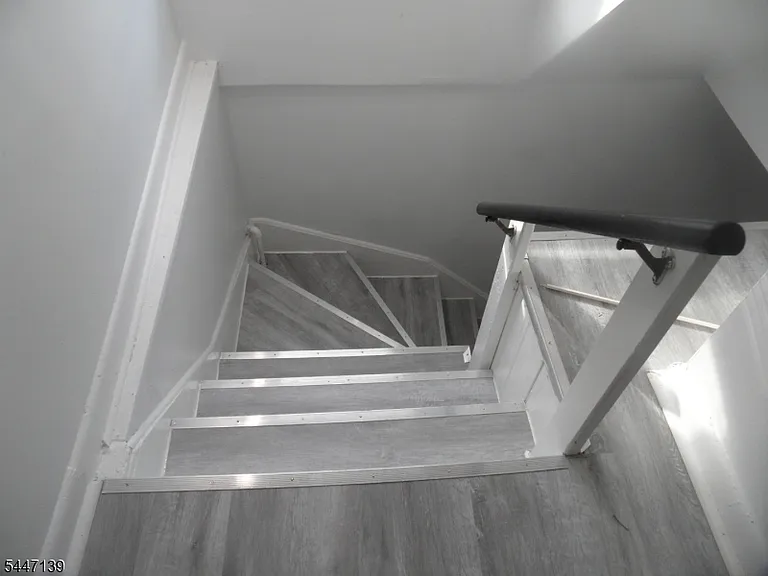 680-682 Lyons Ave #3 — Photo 7