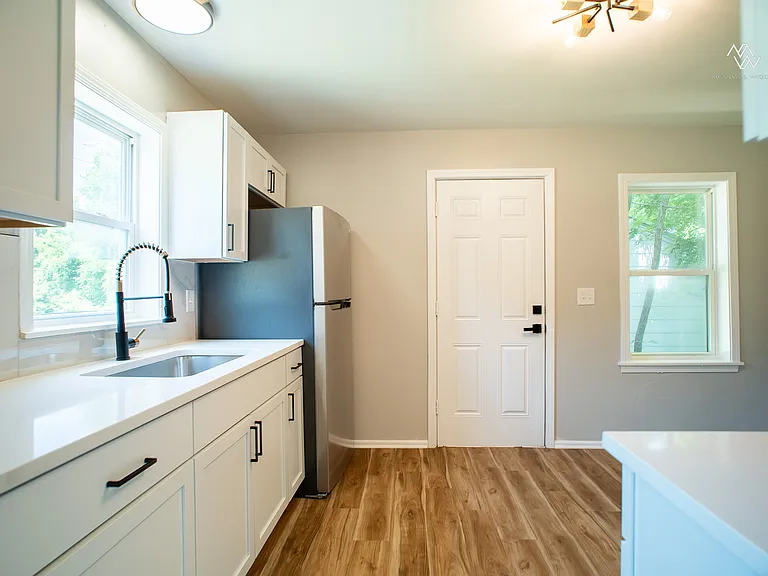 8321 Olive St — Photo 7