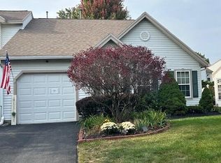 23 Highpointe Dr, Troy, NY 12182