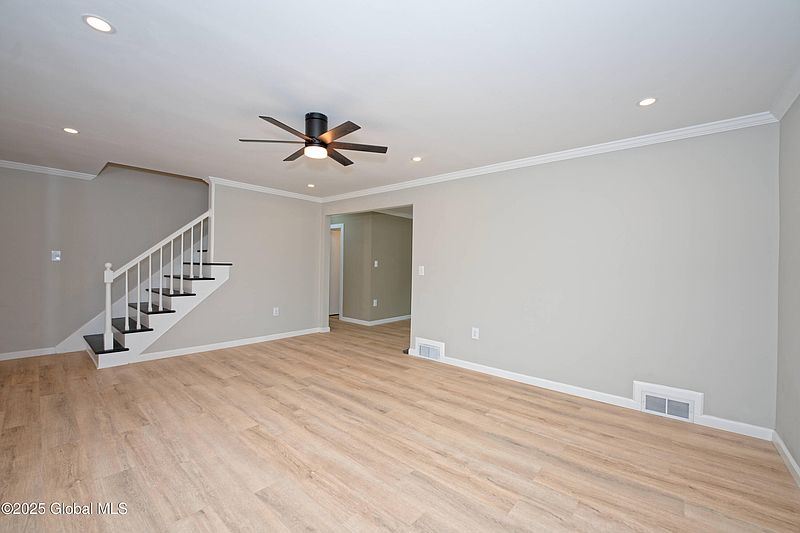 5th image of 2775 Curry Road