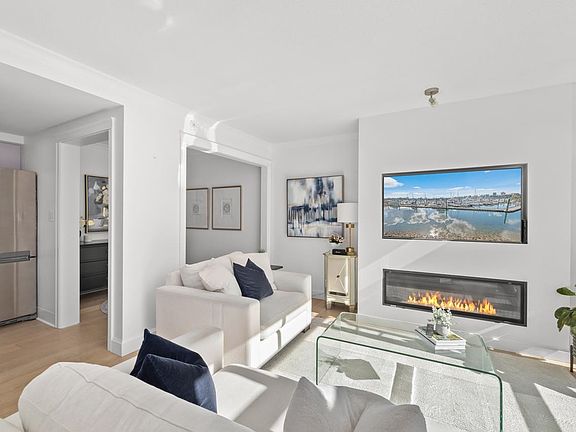 4th image of 1107-1199 Marinaside Cres #1107