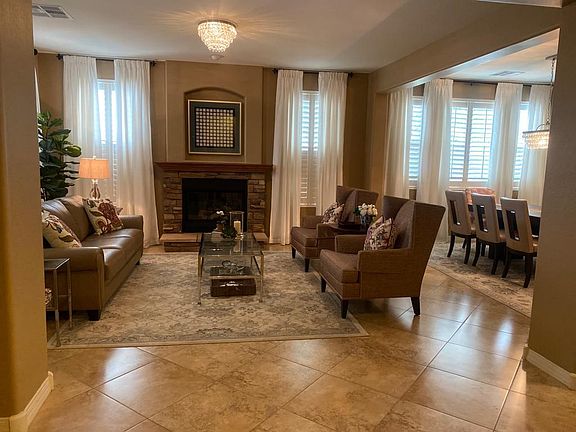 4th image of 2637 E Parkview Dr