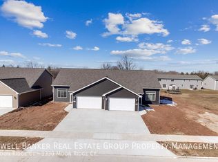 1330 Moon Ridge Ct, Kaukauna, WI 54130