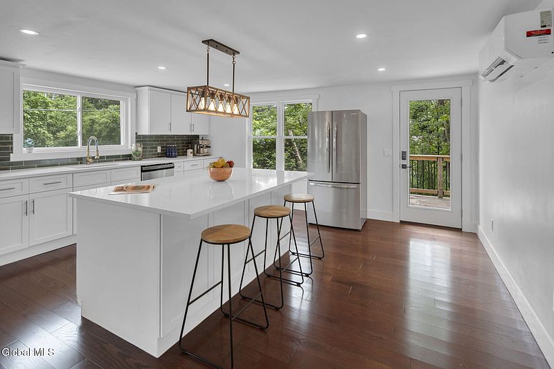 2nd image of 23 Cummings Street