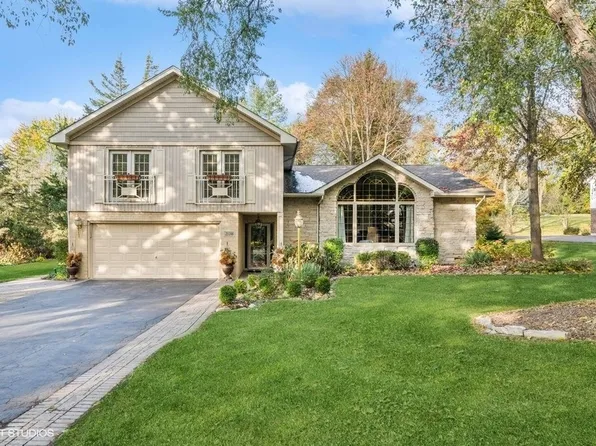 21188 N Woodland Ave, Barrington, IL 60010