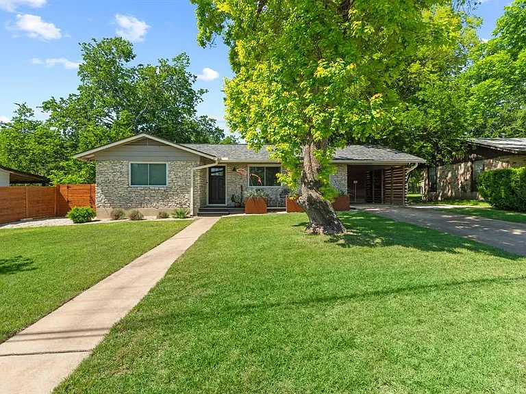 3207 Carol Ann Dr — Photo 2