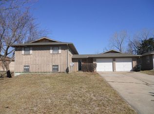 1112 Cynthia St APT B, Lawrence, KS 66049