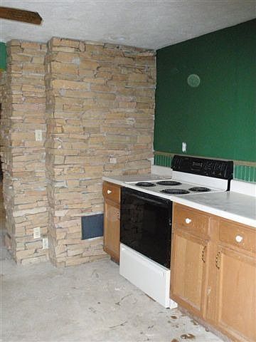 2nd image of 923 Burchfield Rd