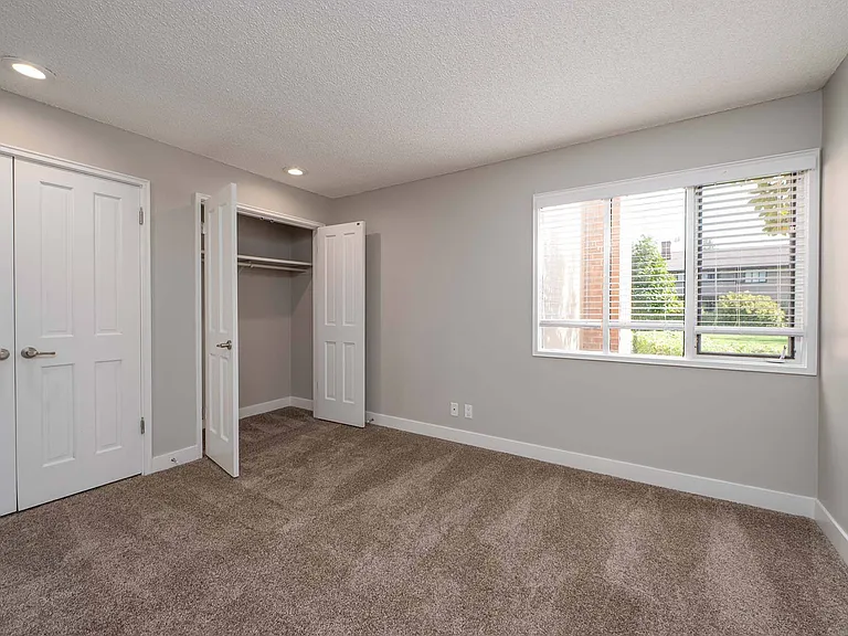 The Regent at Bellevue Way Apartments — Photo 31