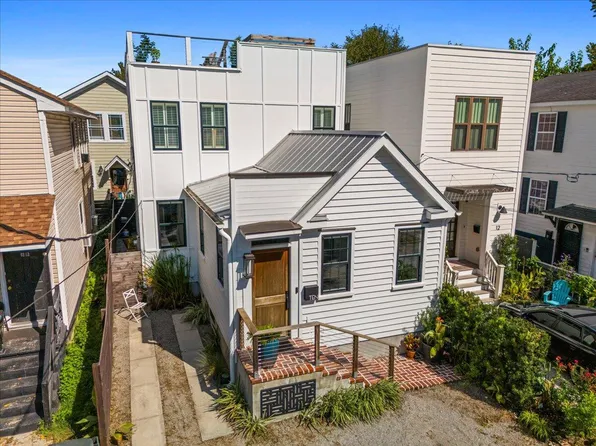 10 Strawberry Ln, Charleston, SC 29403