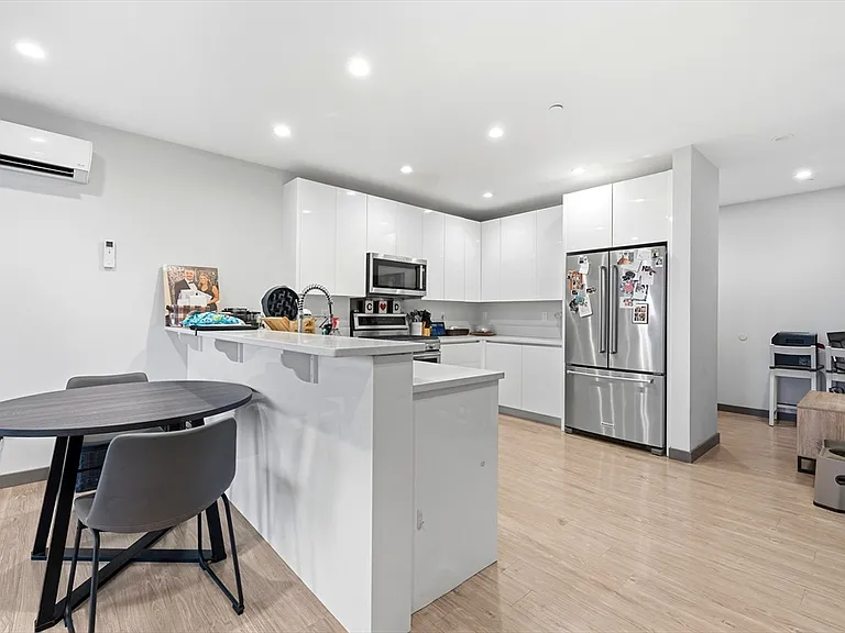 145 Newbury Ave #18 — Photo 4