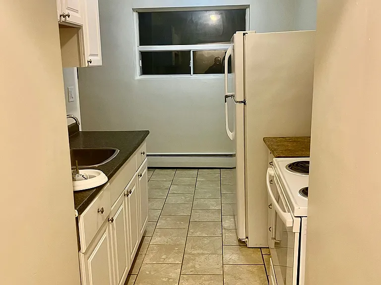 498 West St — Photo 5