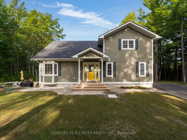 2710 Portage Trl, Springwater, ON L9X 0J3