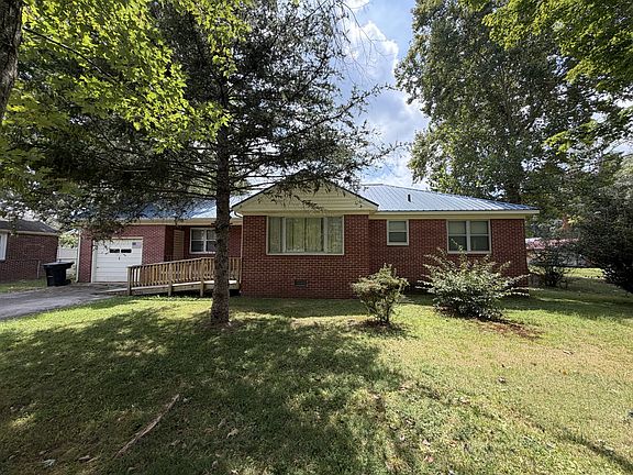 2nd image of 603 Circle Dr