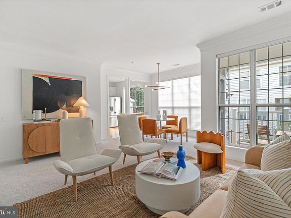 3rd image of 1714 Kingsgate Ct #302