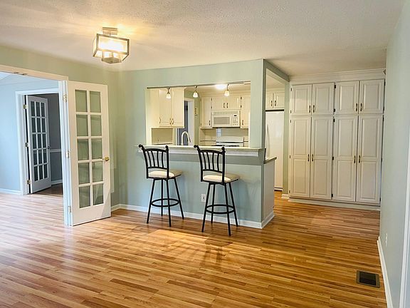 5th image of 4406 W 70th St