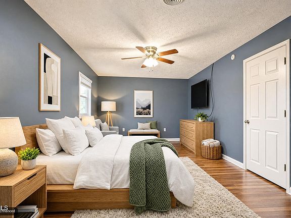 2nd image of 488 Rainbow Cir