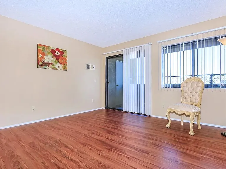 Windsong Apartments — Photo 18
