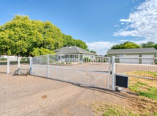 990 Brooks Ln, Bosque Farms, NM 87068